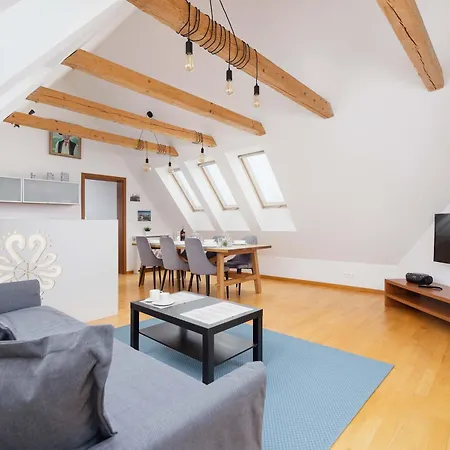 Unique With Balcony And Parking By Renters *