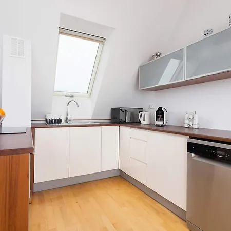 Unique With Balcony And Parking By Renters Διαμέρισμα *
